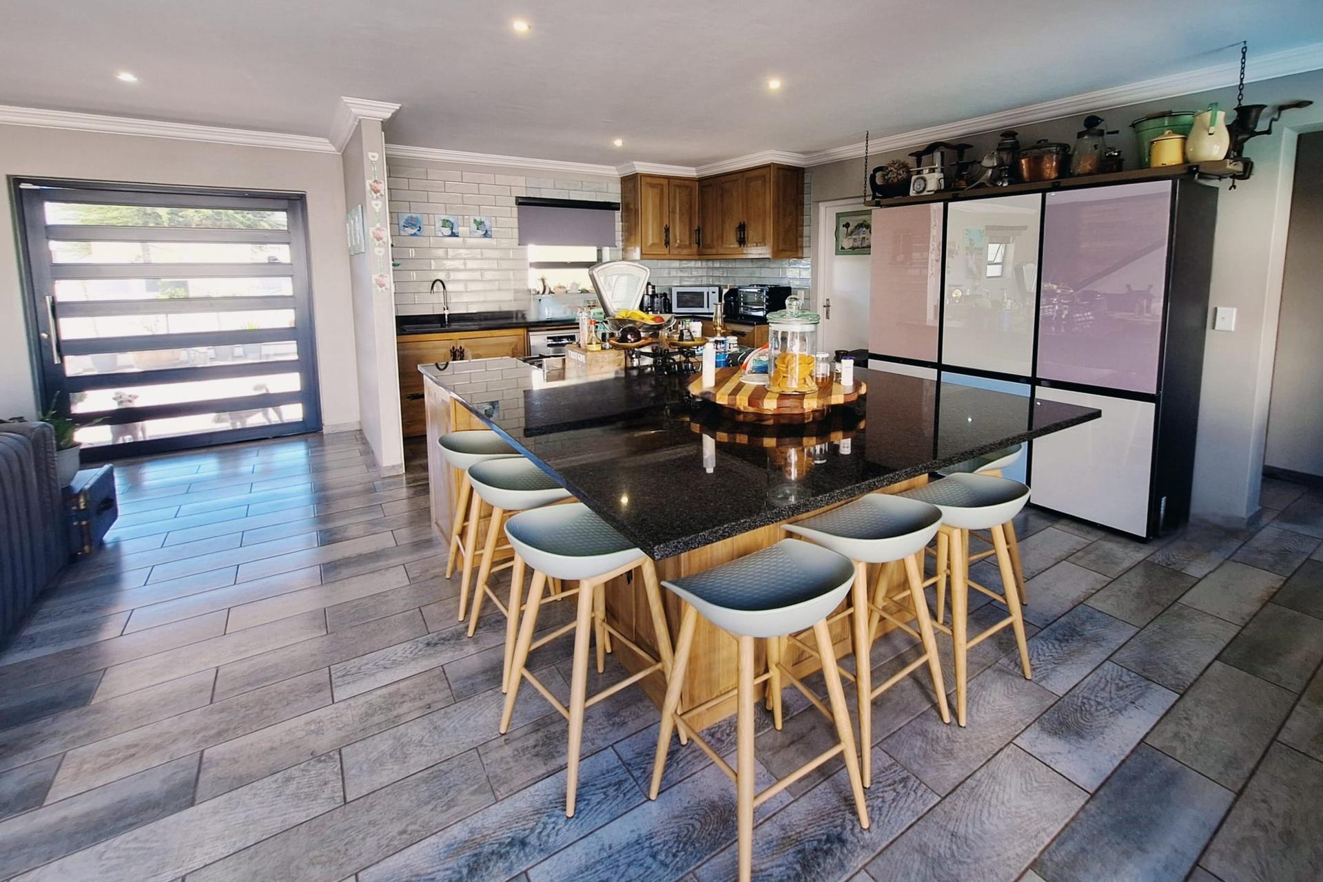 Exceptional Coastal Retreat for Extended Luxury Living — photograph 4