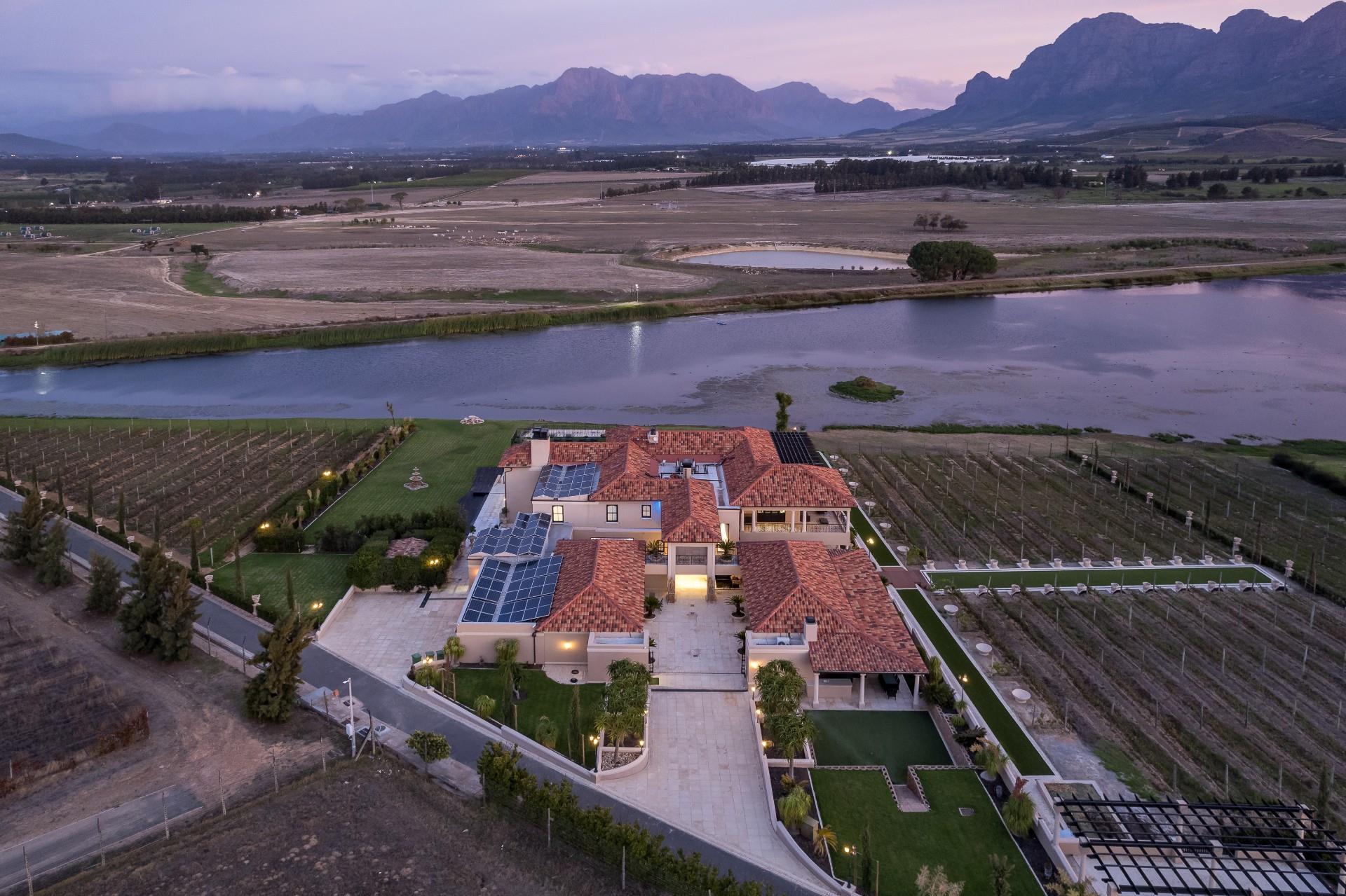 Ultra-Luxury Vineyard Villa with Private Wellness & Cinema Retreat — photograph 2