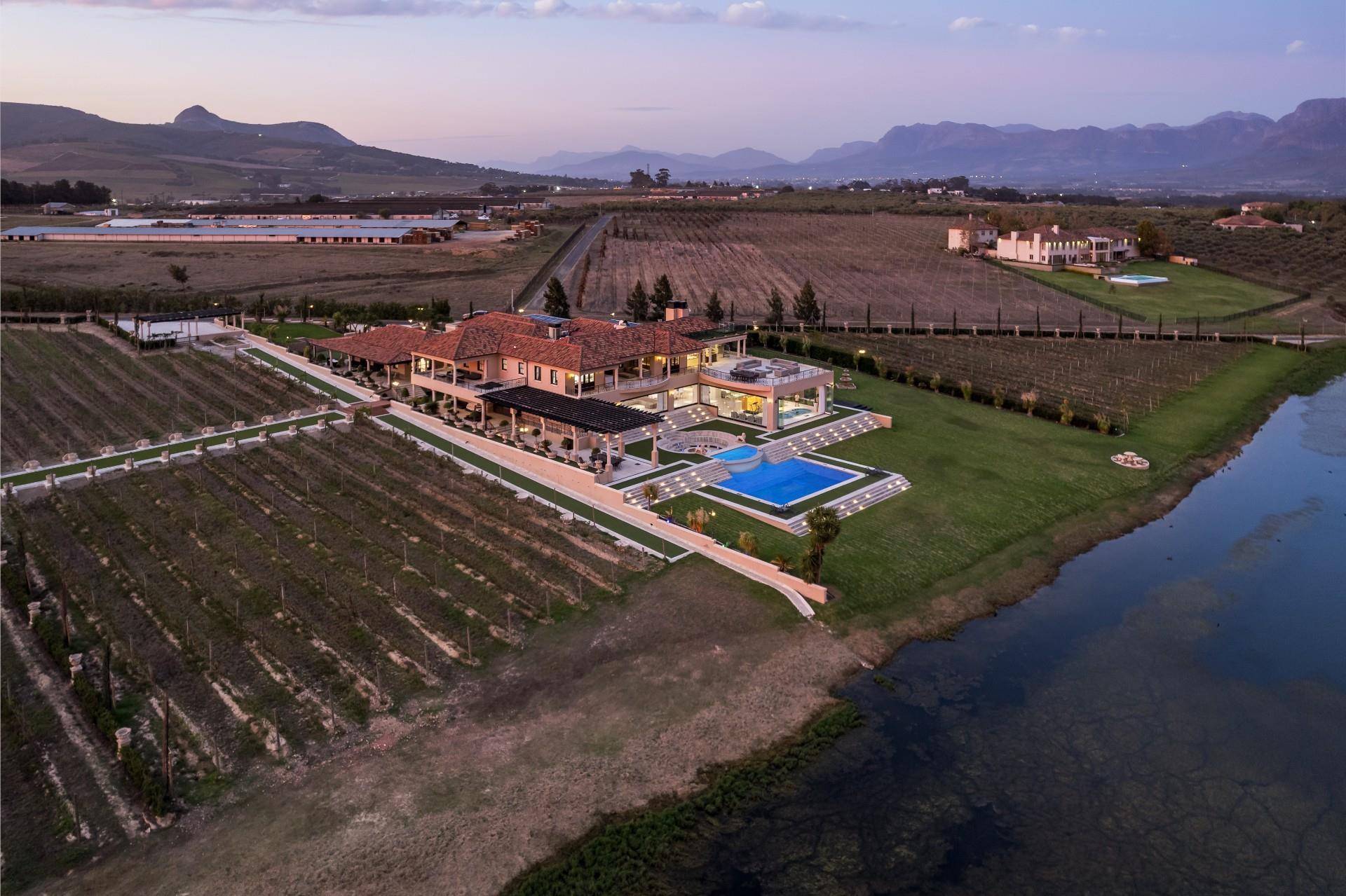 Ultra-Luxury Vineyard Villa with Private Wellness & Cinema Retreat — photograph 4