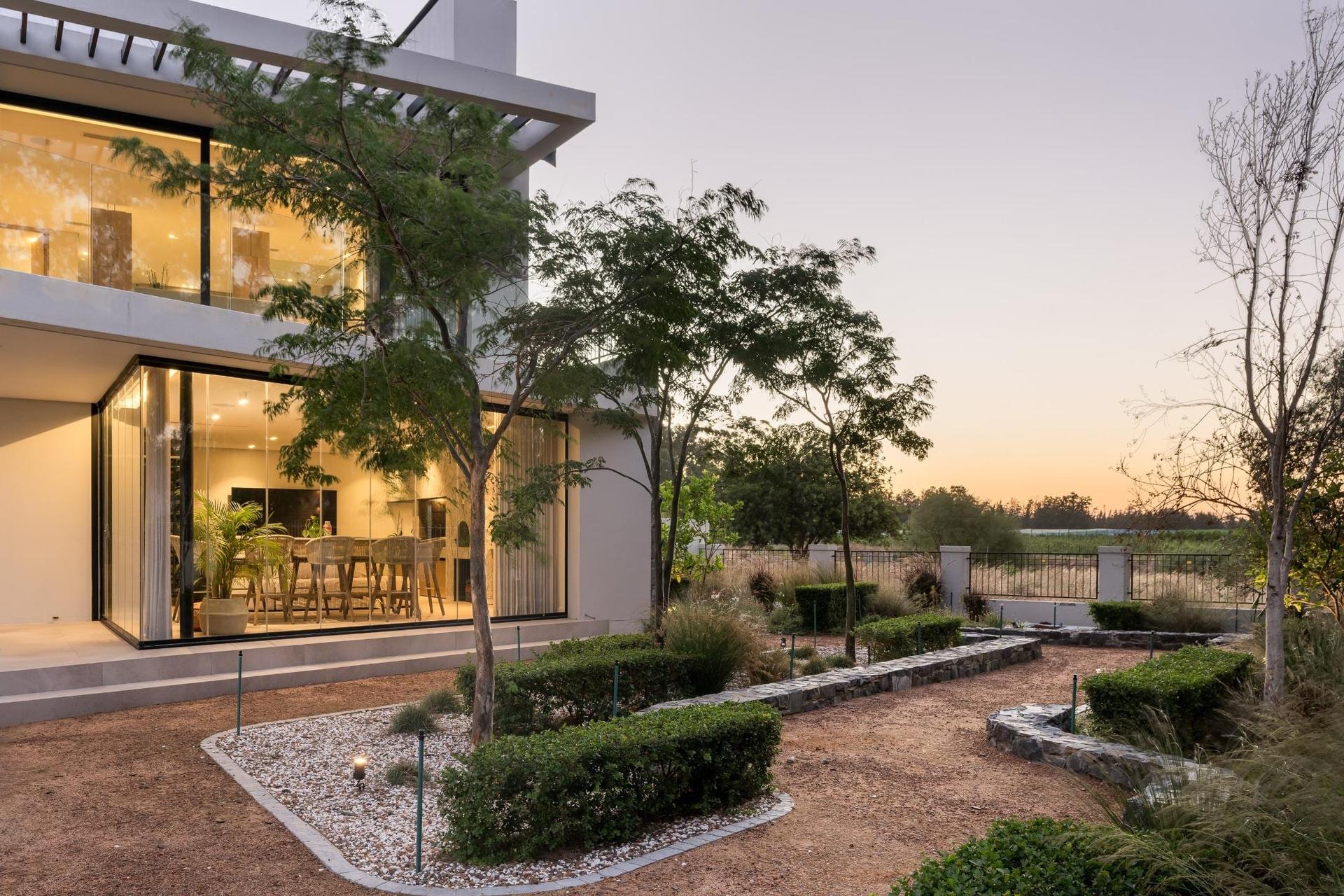 Modern Luxury Elevated -  An Architectural Icon — photograph 4