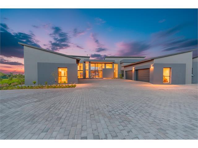 Newly Built Equestrian Masterpiece — photograph 3