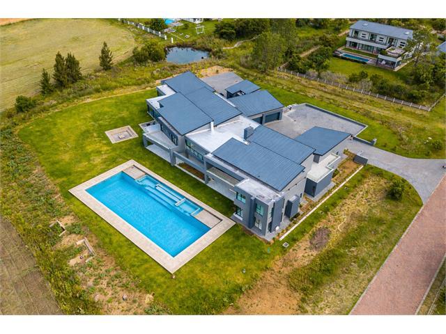Newly Built Equestrian Masterpiece — photograph 4