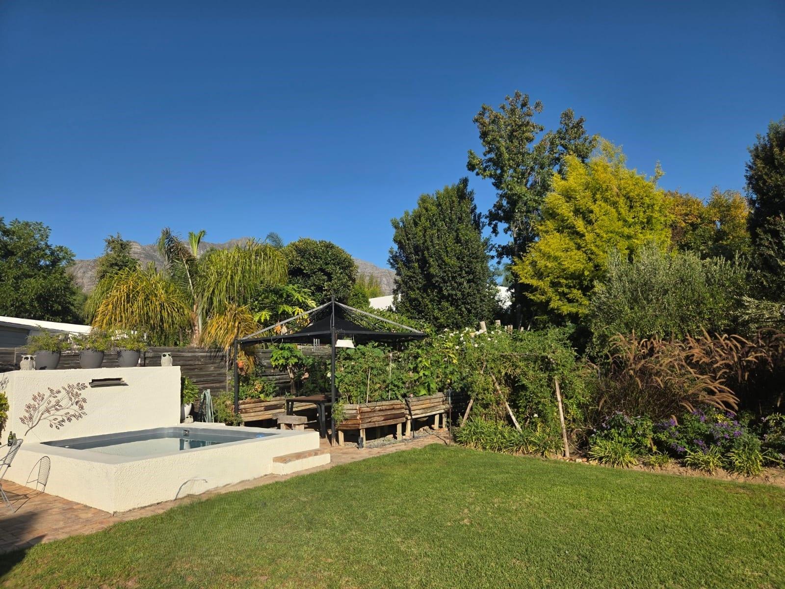 Artistic, Characterful home in Paradyskloof for Sale<br/> — photograph 3