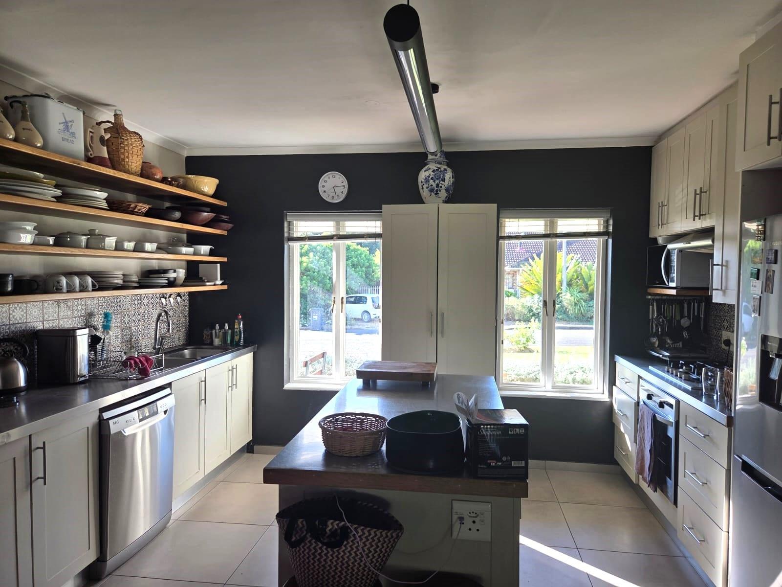 Artistic, Characterful home in Paradyskloof for Sale<br/> — photograph 4