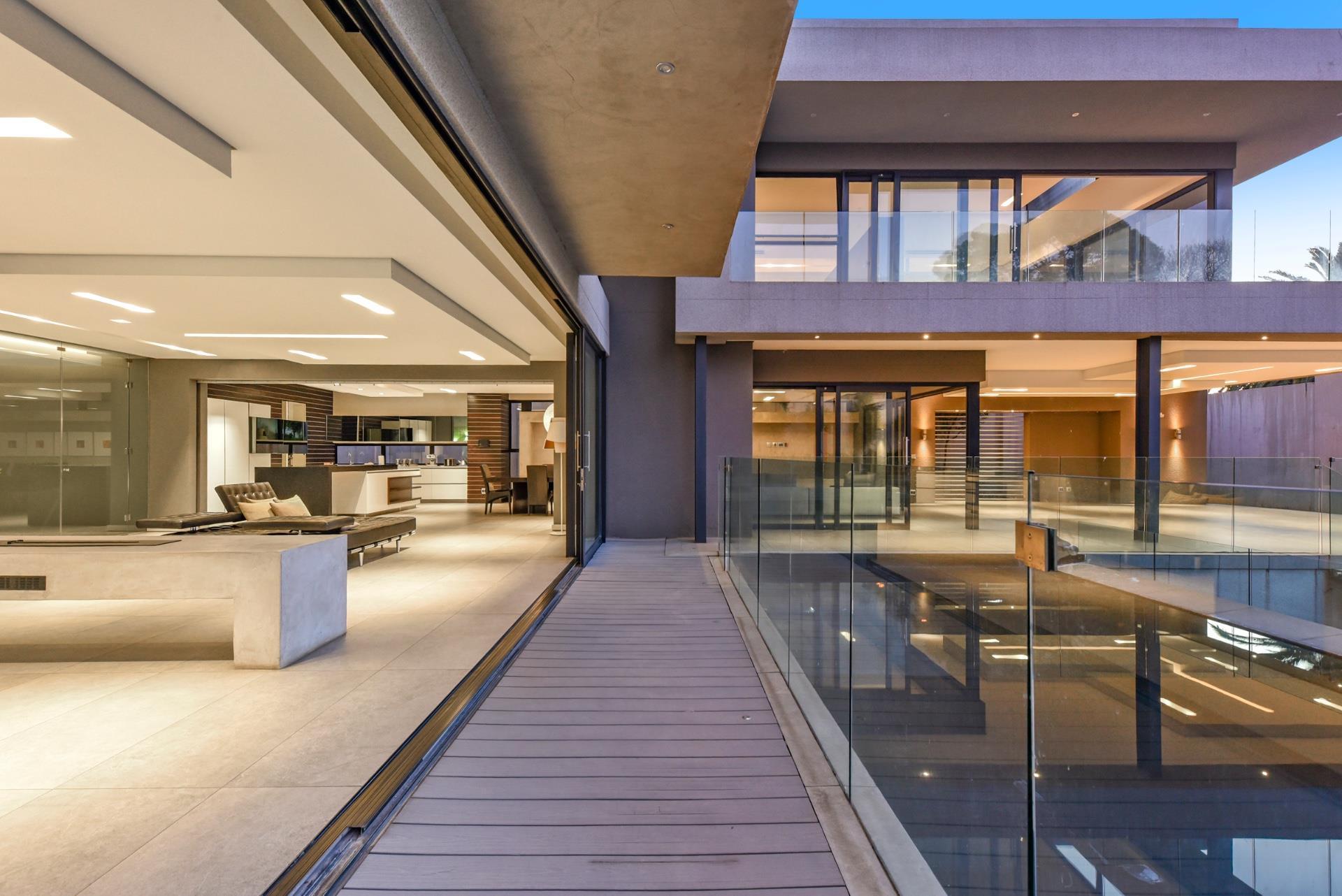 Bond-Style Luxury Meets Billionaire Cool — photograph 3