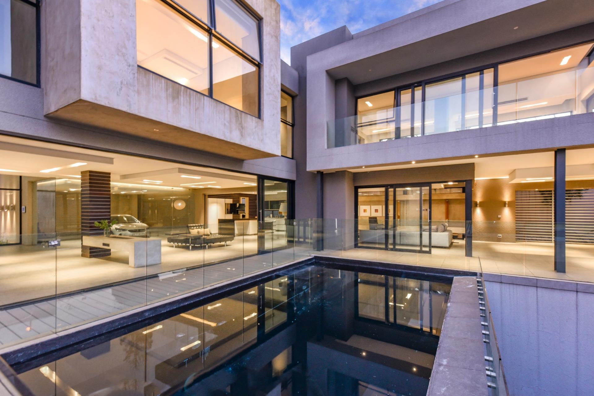 Bond-Style Luxury Meets Billionaire Cool — photograph 5