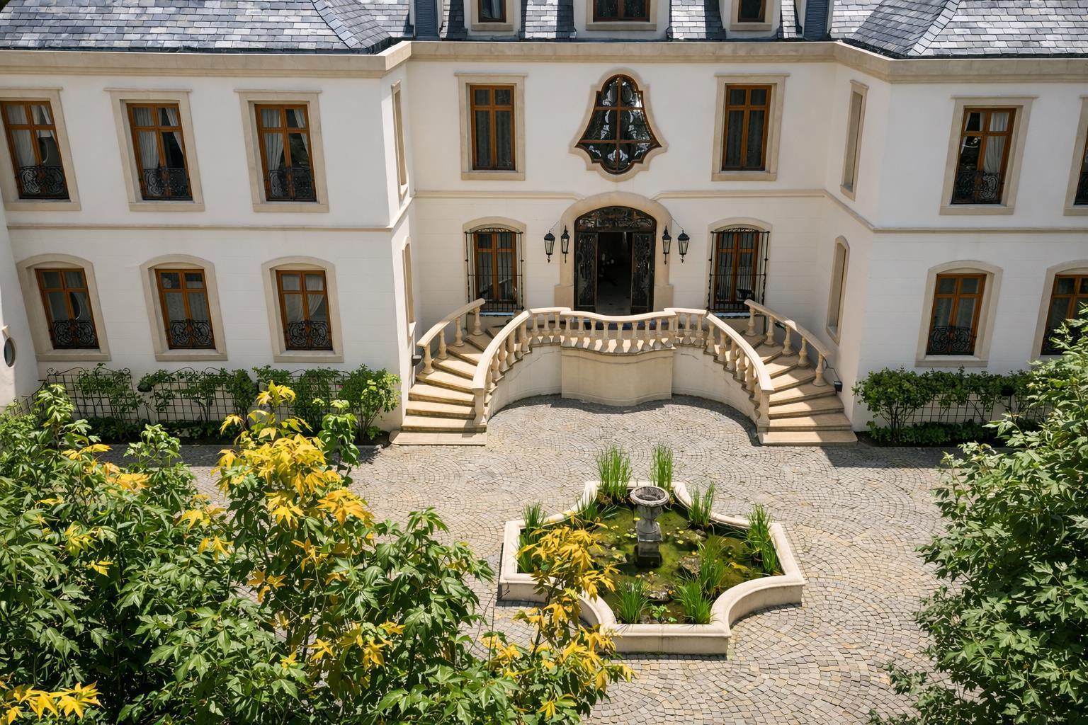 Storybook French Château in Prestigious Equestrian Estate — photograph 2