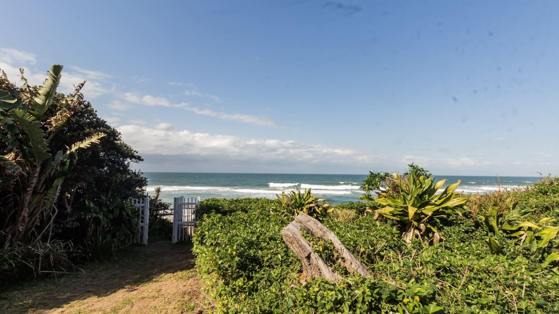 Perfectly Located Beachfront Home in Zinkwazi Beach — photograph 2