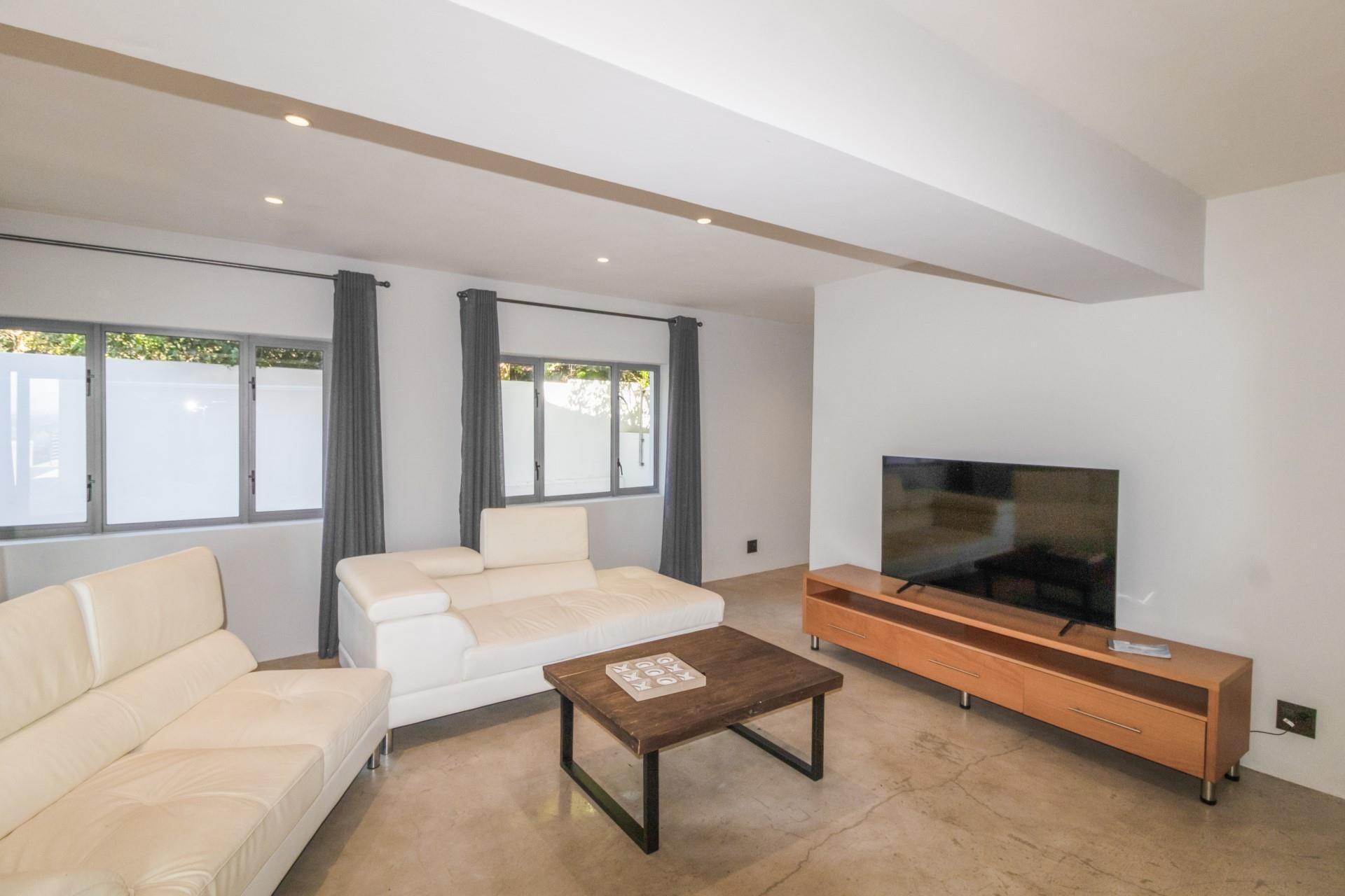 Luxury 10-Bedroom Coastal Escape — photograph 4