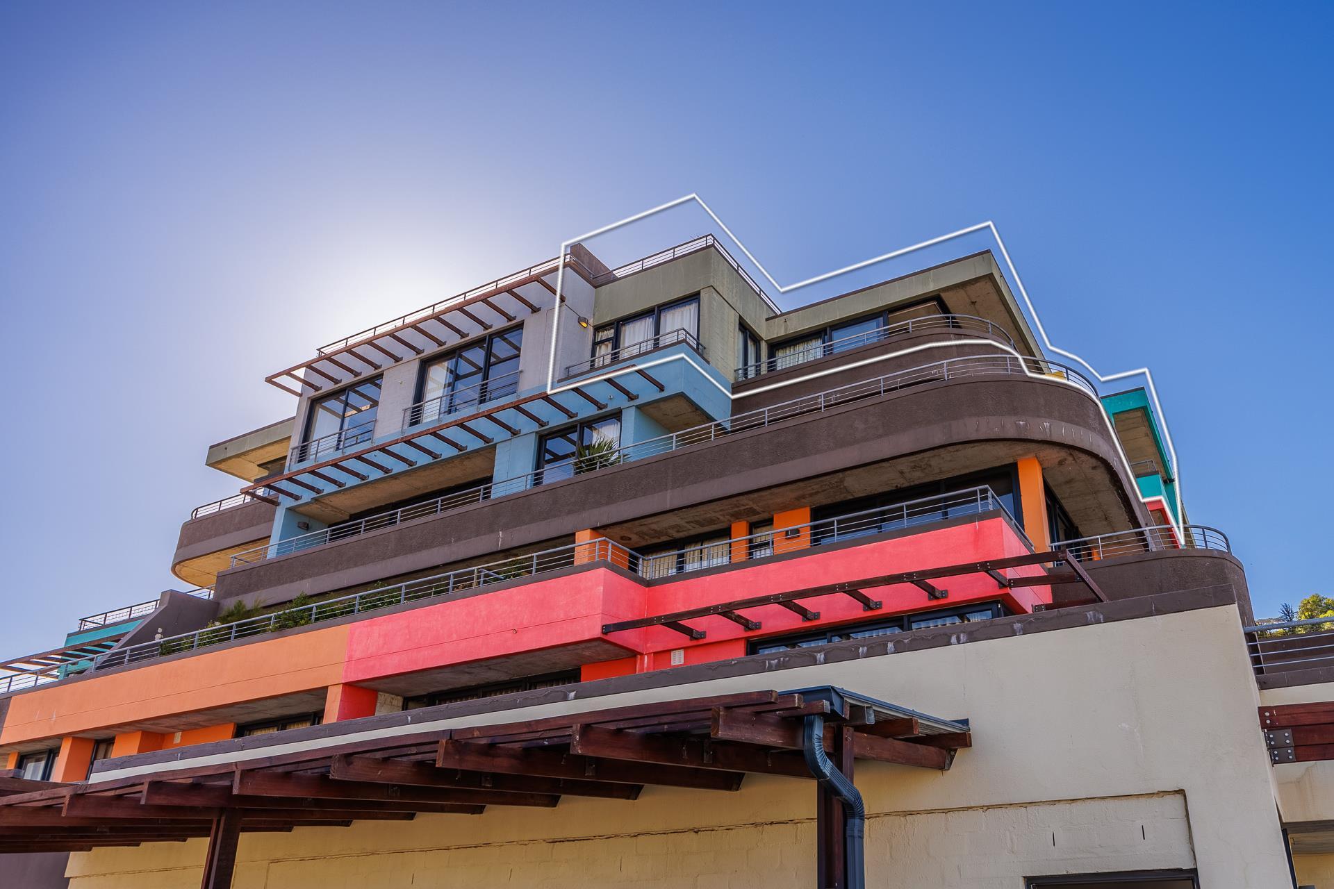 Iconic Duplex Penthouse with Private Rooftop Pool — photograph 3