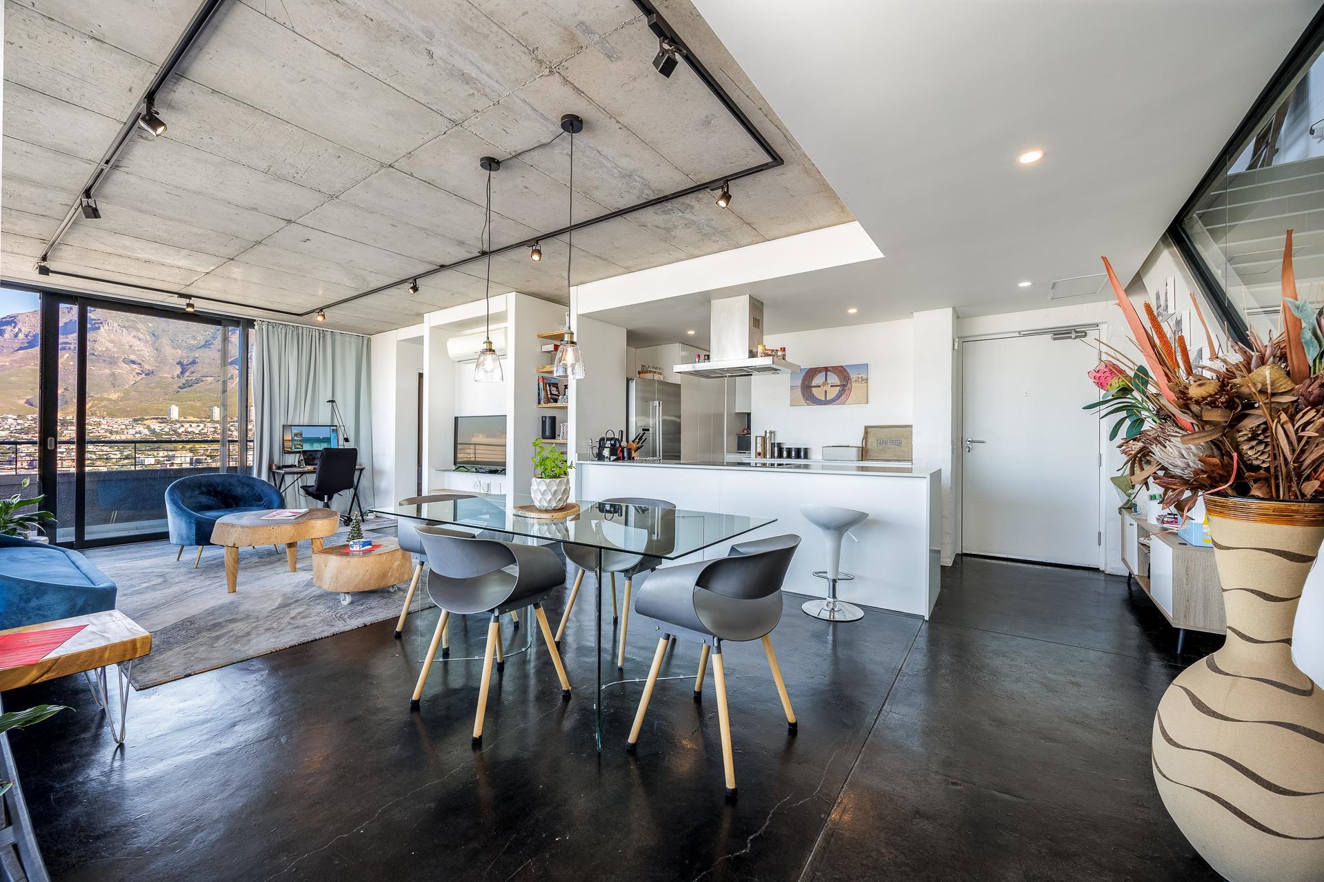 Iconic Duplex Penthouse with Private Rooftop Pool — photograph 4