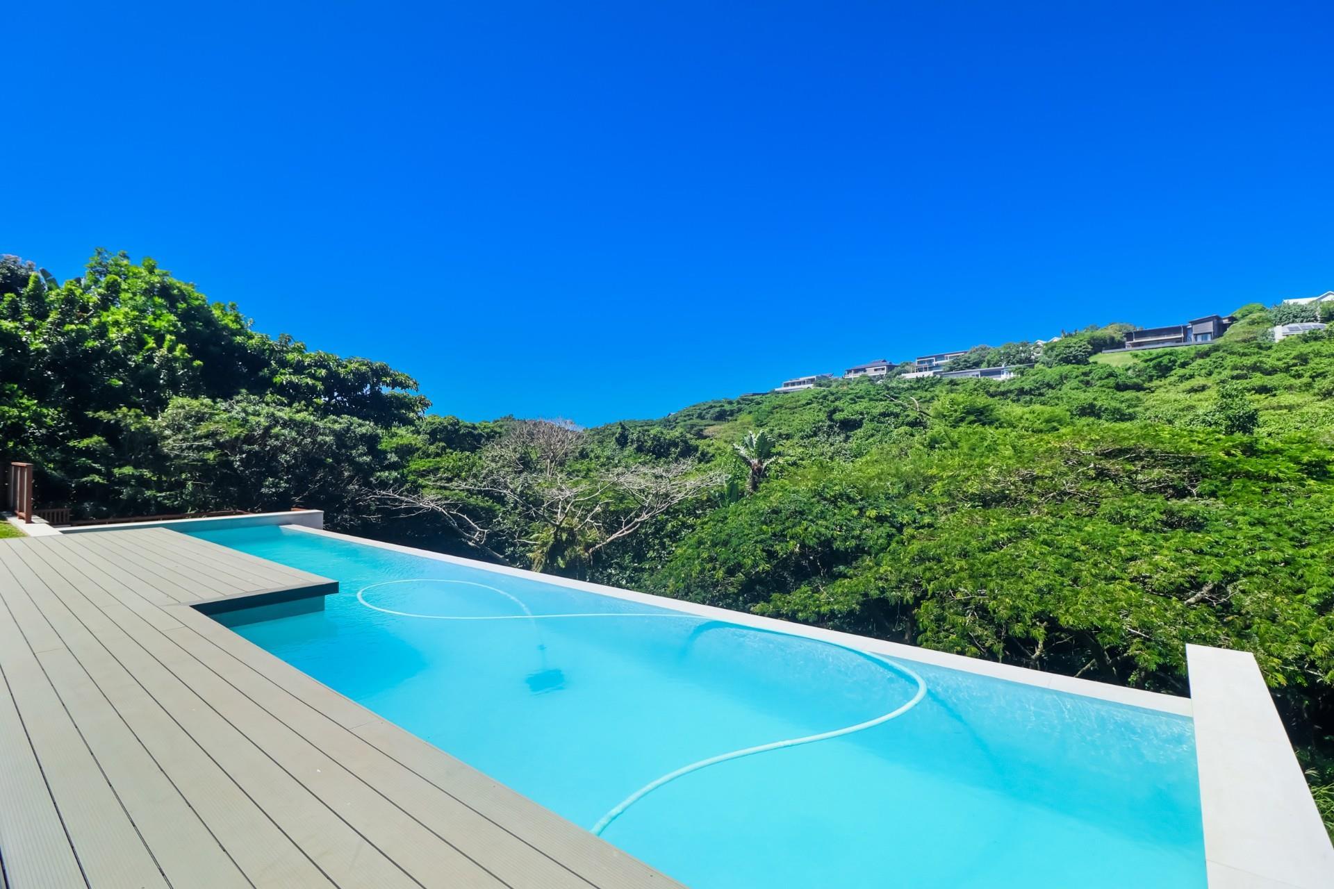 The Ultimate in Luxury on the Golf Estate — photograph 3