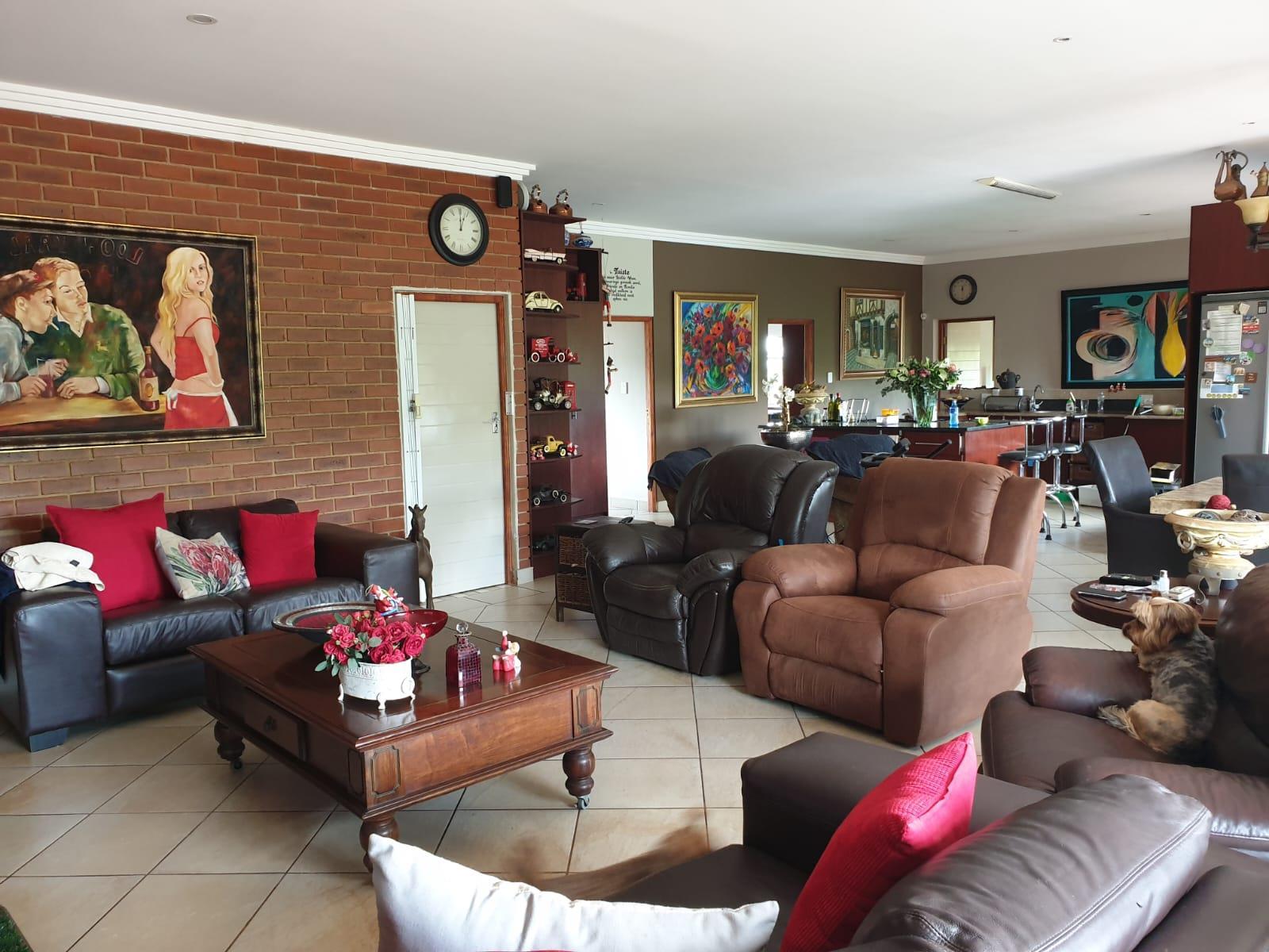 6 Bedroom House For Sale in De Wildt — photograph 5