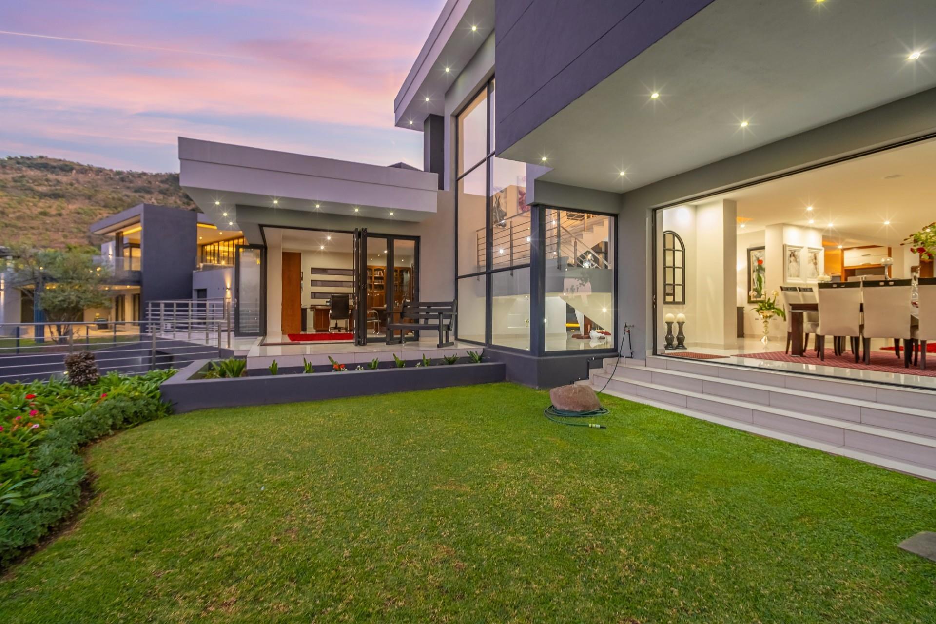 A Rare Offering of Prestige at Featherbrooke Estate — photograph 2