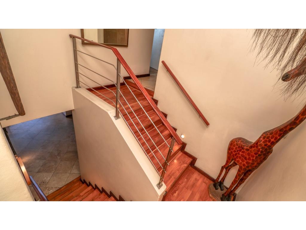 6 Bedroom House For Sale in Signal Hill — photograph 4