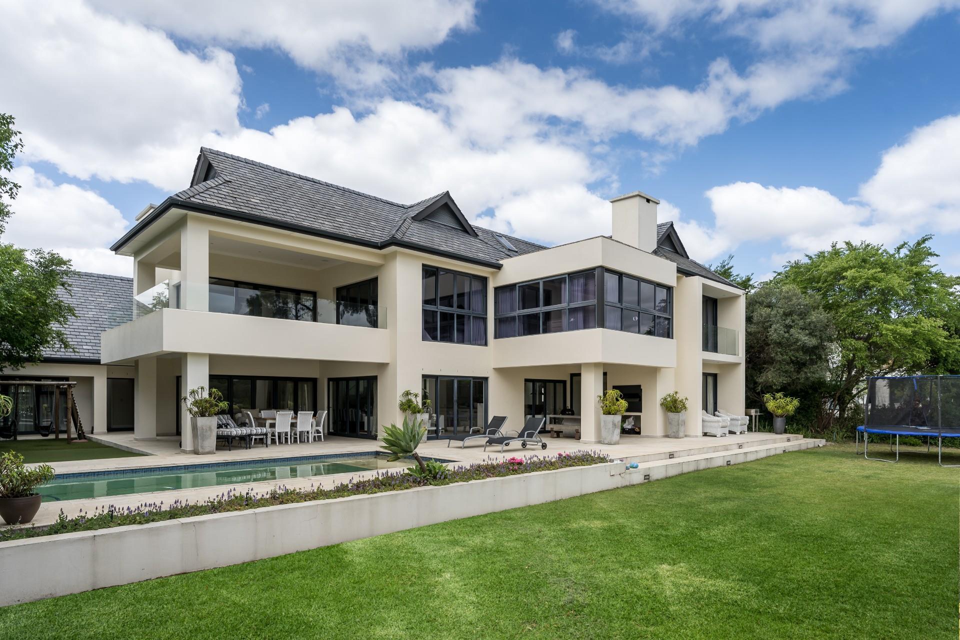 Perfectly Positioned Family Home — photograph 3