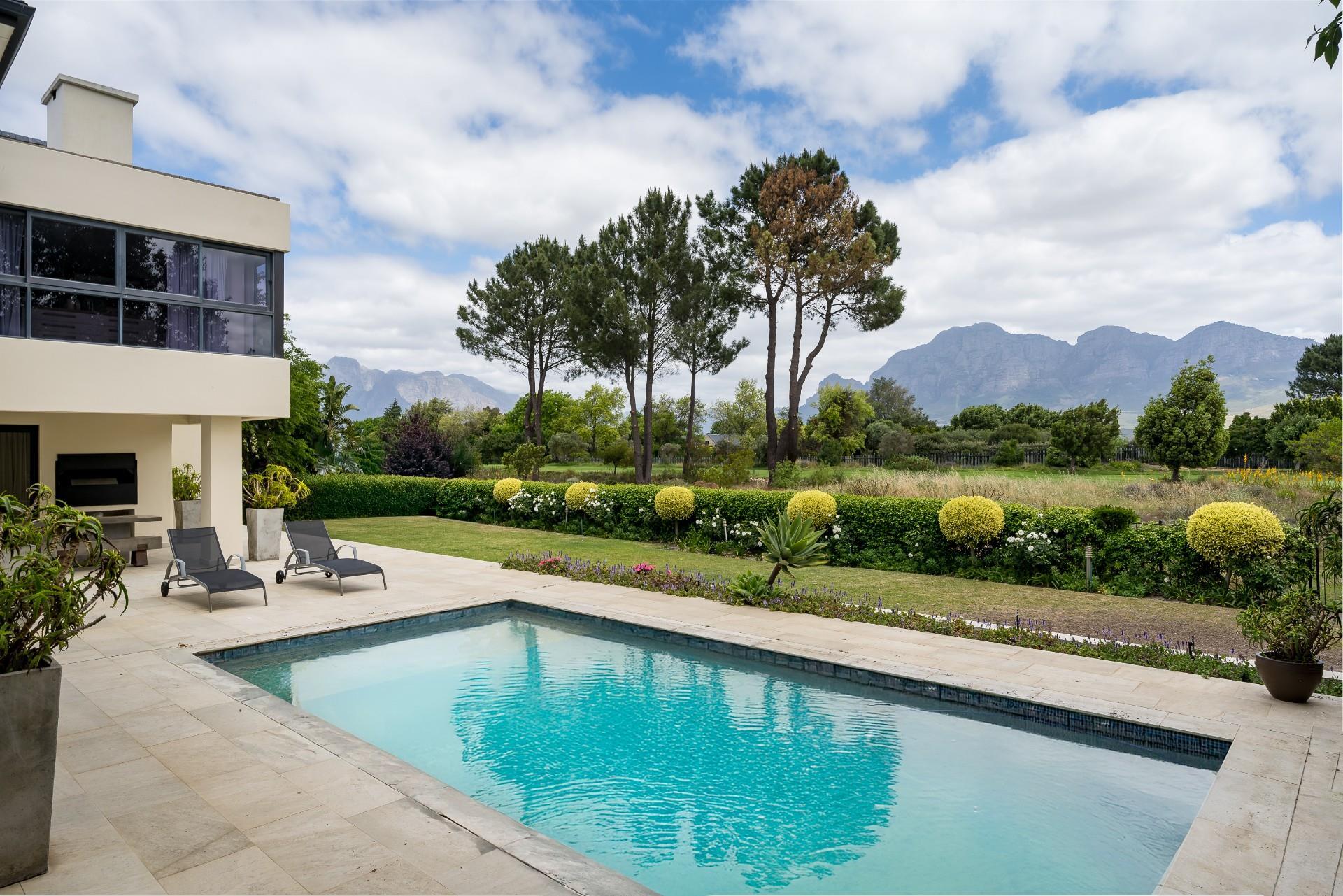 Perfectly Positioned Family Home — photograph 4