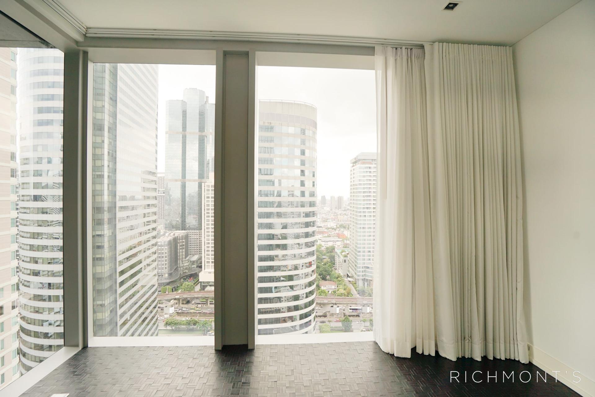 The Ritz-Carlton Residences Bangkok, 3-Bedroom Simplex with Balcony (211.66 sq m) — photograph 5