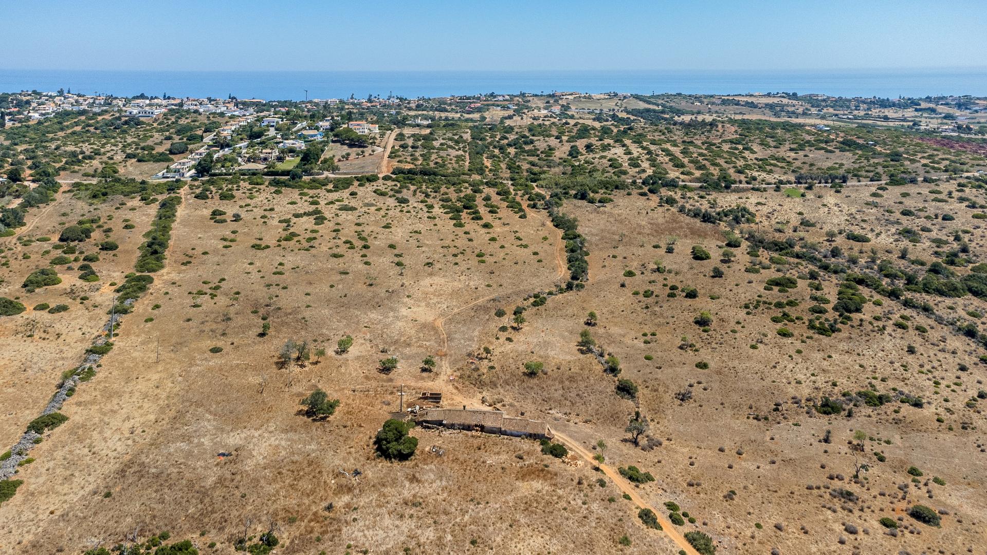 Land in Lagos (80536) — photograph 5