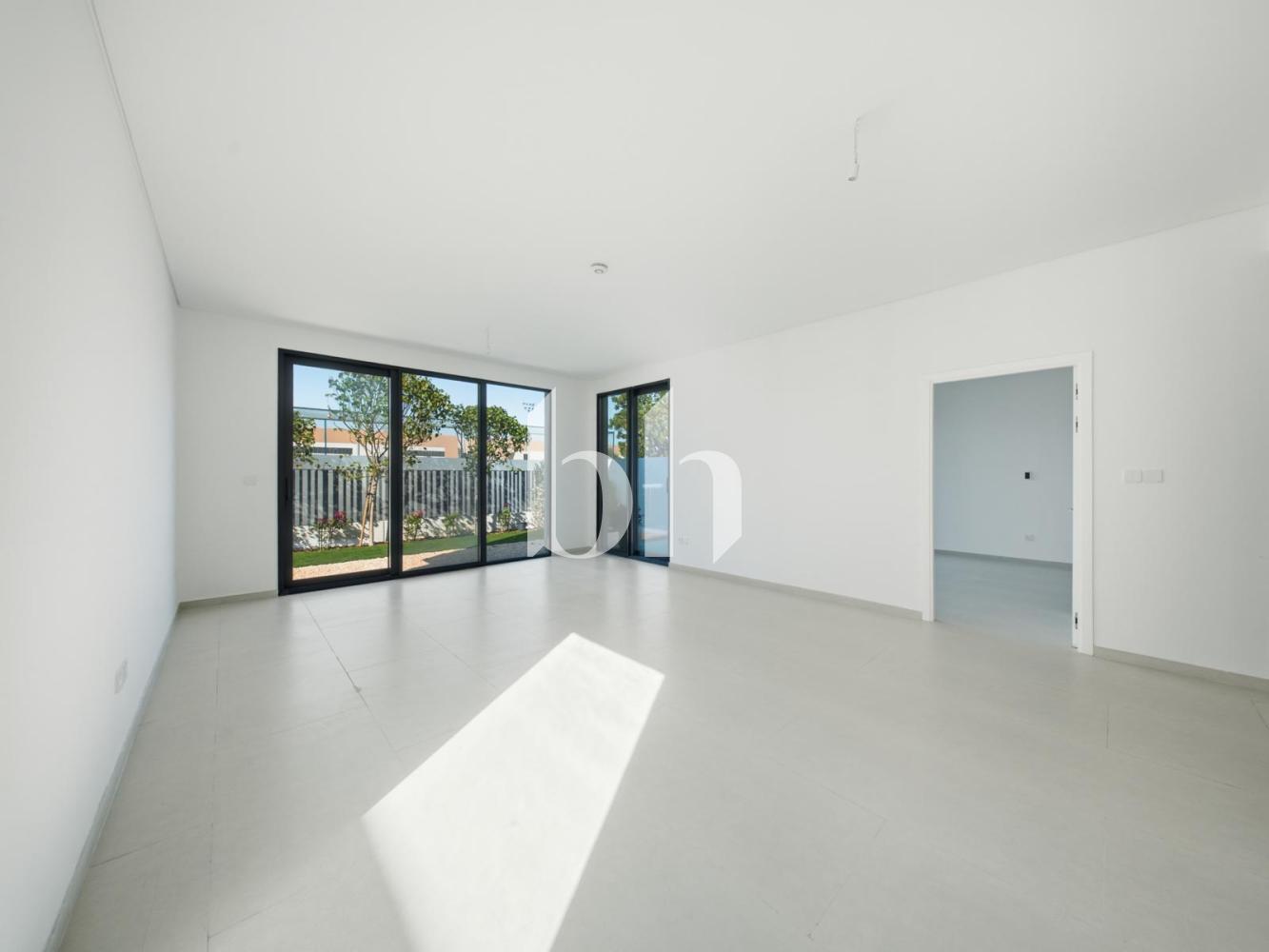 Jebel Ali Village Townhouses — photograph 4