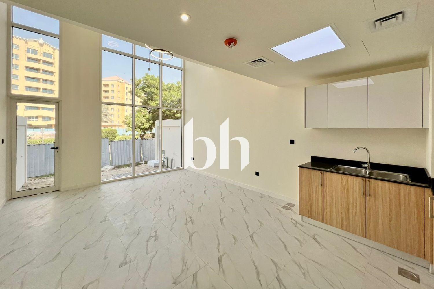 Verdana Residence — photograph 2