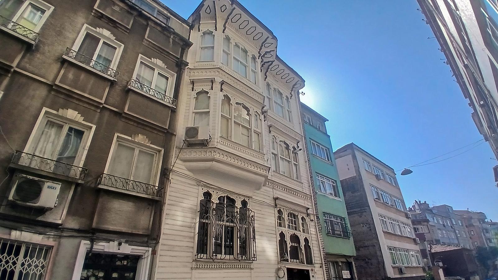 Apartments in İskenderpaşa, Fatih (IST-01861) — photograph 3